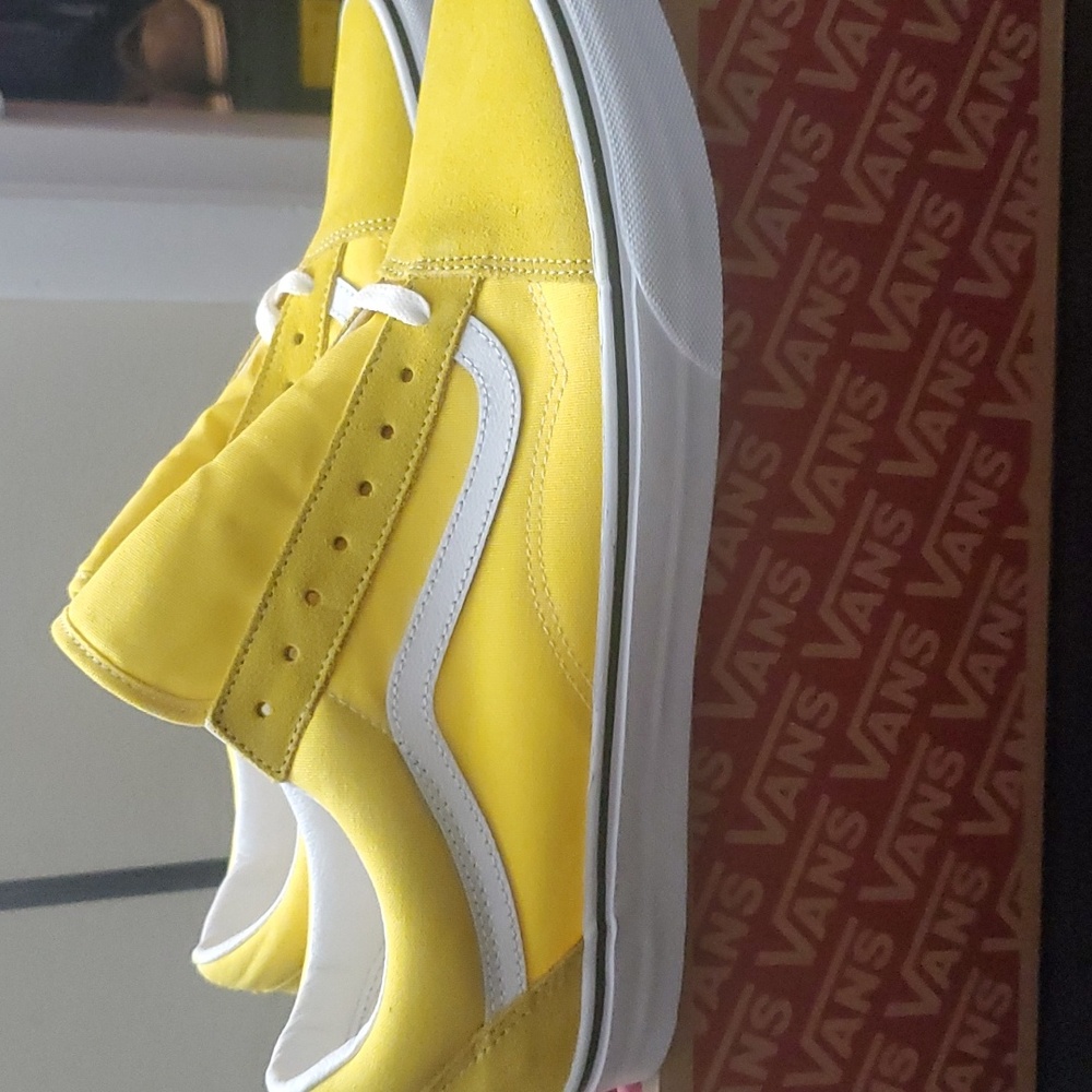 Van's Taxi Yellow New with Box  Sz12
